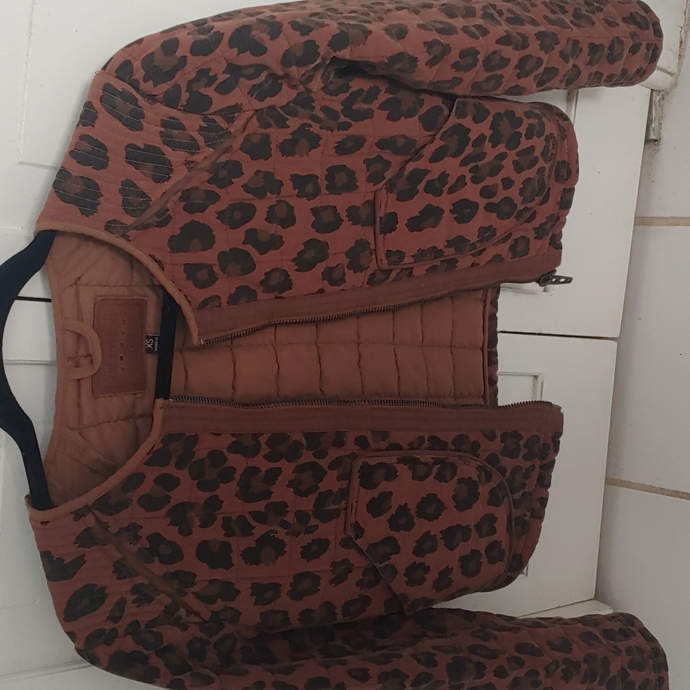 Very cute Leopard Jacket NWOT...never worn...kinda fits like a bomber jacket